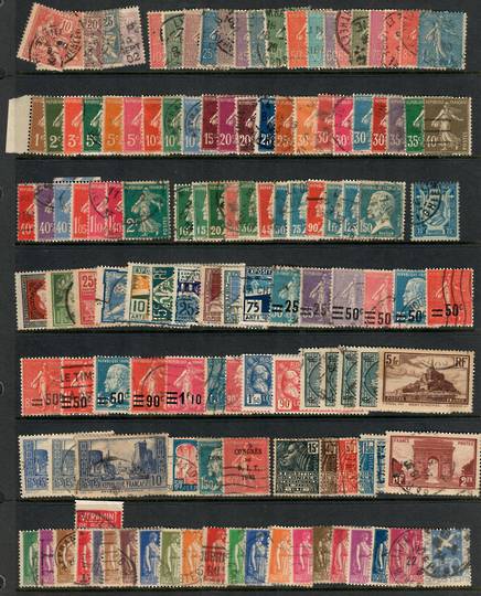 FRANCE 1900-1940 Mint and used collection. 240 stamps between Scott 133-409. Catalogue SG £ 260.00. - 100505 - Mixed