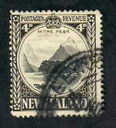 NEW ZEALAND 1935 Pictorial 4d Perf 14 Line. Wartime issue. Sound copy. Postmark heavy. - 20114 - Used