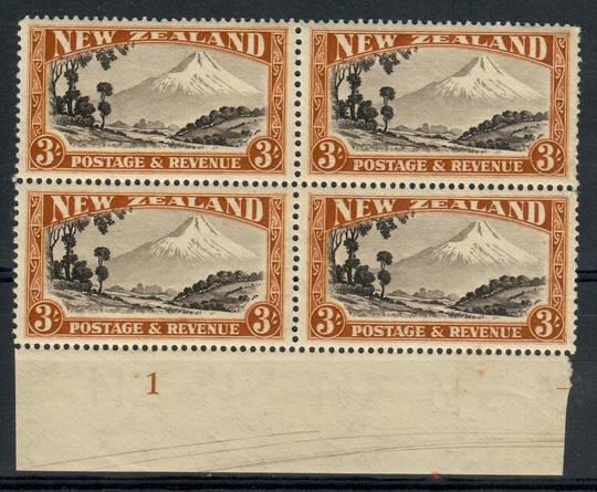 NEW ZEALAND 1935 Pictorial 3/- Egmont. Perf 13Â¾ x 13Â½. Multiple watermark. Plate 1. Block of 4. - 20666 - UHM