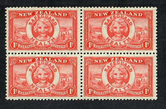 NEW ZEALAND 1936 Health Lifebuoy. Block of 4. Top two stamps very lightly hinged. - 21809 - Mixed