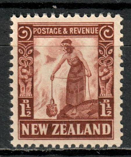 NEW ZEALAND 1935 Pictorial 1Â½d Brown. Single Watermark. Perf 14x13Â½. - 3552 - UHM
