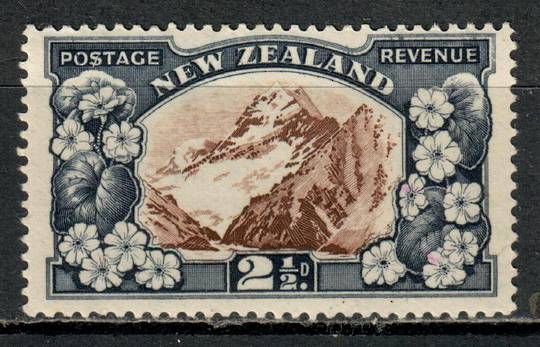 NEW ZEALAND 1935 Pictorial 2Â½d Chocolate and Blue-Slate. Multiple watermark. Perf 14-13x13Â½. - 4165 - UHM