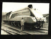 Modern Reproduction of photo of Sir Nigel Gresley with the Locomotive named after him. - 440014 - Postcard