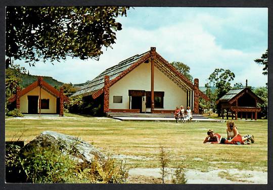 TE ROOPO MANUTAKI Maori Group in Action Song. Modern Coloured Postcard. - 449574 - Postcard