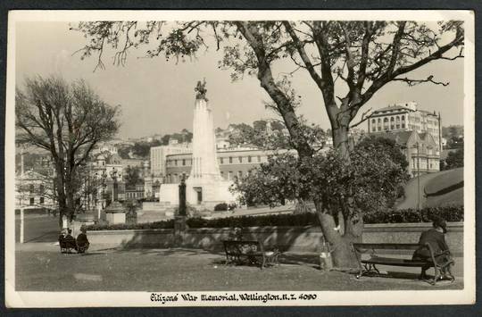 WELLINGTON War Memorial. Real Photograph by A B Hurst & Son. - 47465 - Postcard