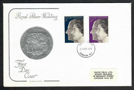 GREAT BRITAIN 1972 Royal Silver Wedding. Set of 2 on Gold Foil first day cover. - 531740 - FDC