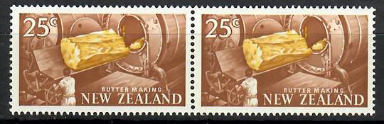 NEW ZEALAND 1967 Decimal Pictorial 25c Butter. Row 8/6 in pair with normal. Flaw under the G. - 70463 - UHM