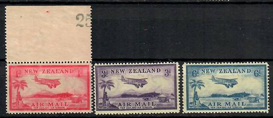 NEW ZEALAND 1935 Airmail set. Some light gum disturbance spoils an otherwise UHM set. Cat $NZ 45.00  in UHM. - 70558 - LHM