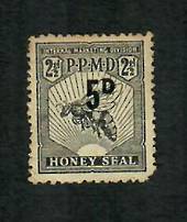 NEW ZEALAND Honey Seal 5d on 2½d  Black. Blunt corner. Hard to obtain. - 70956 - Fiscal