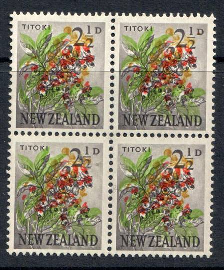 NEW ZEALAND 1960 Pistorial 2½d Titoki. Major red shift. Block of 4. - 74102 - UHM