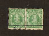 NEW ZEALAND 1909 Edward 7th Definitive ½d Green. Pair with the R3/18 flaw under the NY. Very clear. - 74666 - FU