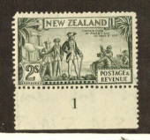 NEW ZEALAND 1935 Pictorial 2/- Green. Perf 12½. Woodpulp Coarse Paper. With Plate Number attached. - 74685 - Mint