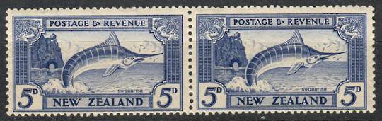 NEW ZEALAND 1935 Pictorial 5d Blue. Perf 13½ x 14. First Watermark. Joined pair. - 74739 - UHM