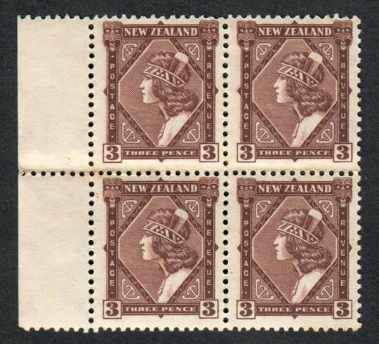 NEW ZEALAND 1935 Pictorial 3d Brown. Block of 4. - 79423 - UHM